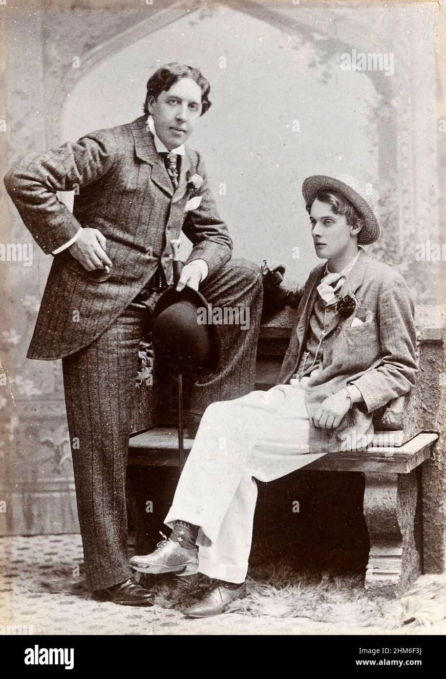 Un ritratto della scrittura irlandese, poeta e drammaturgo Oscar Wilde con il suo amante Lord Alfred Douglas. Foto del 1893 quando Wilde aveva 39 anni. Foto Stock