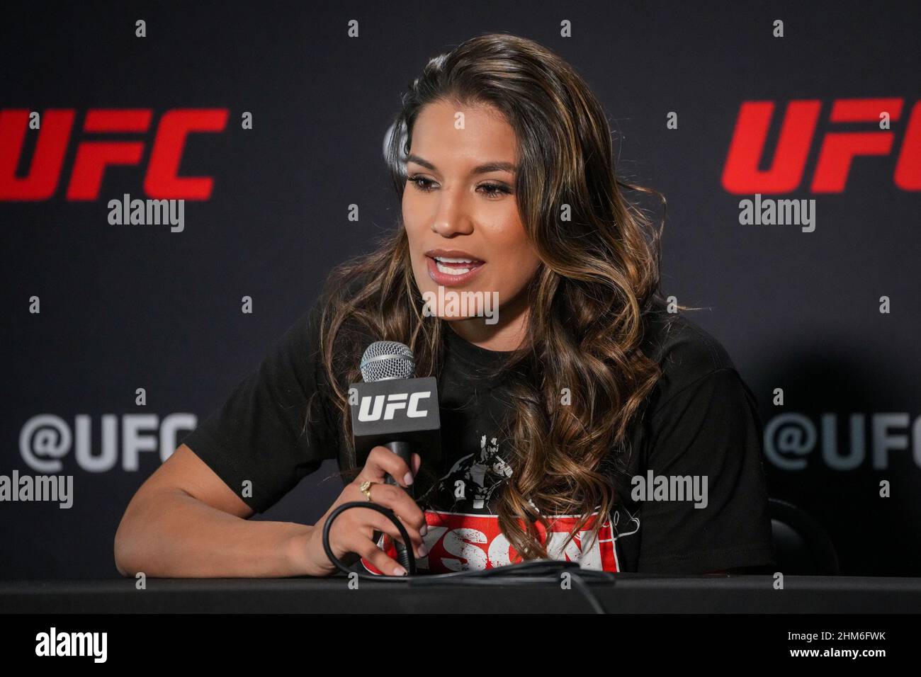 LAS VEGAS, NV - FEBBRAIO 7: Julianna Peña incontra la stampa per discutere la prossima stagione di TUF su ESPN+ a UFC Apex per UFC - The Ultimate Fighter - Stagione 30 il 7 febbraio 2022 a Las Vegas, Stati Uniti. (Foto di Louis Grasse/PxImages) Credit: PX Images/Alamy Live News Foto Stock