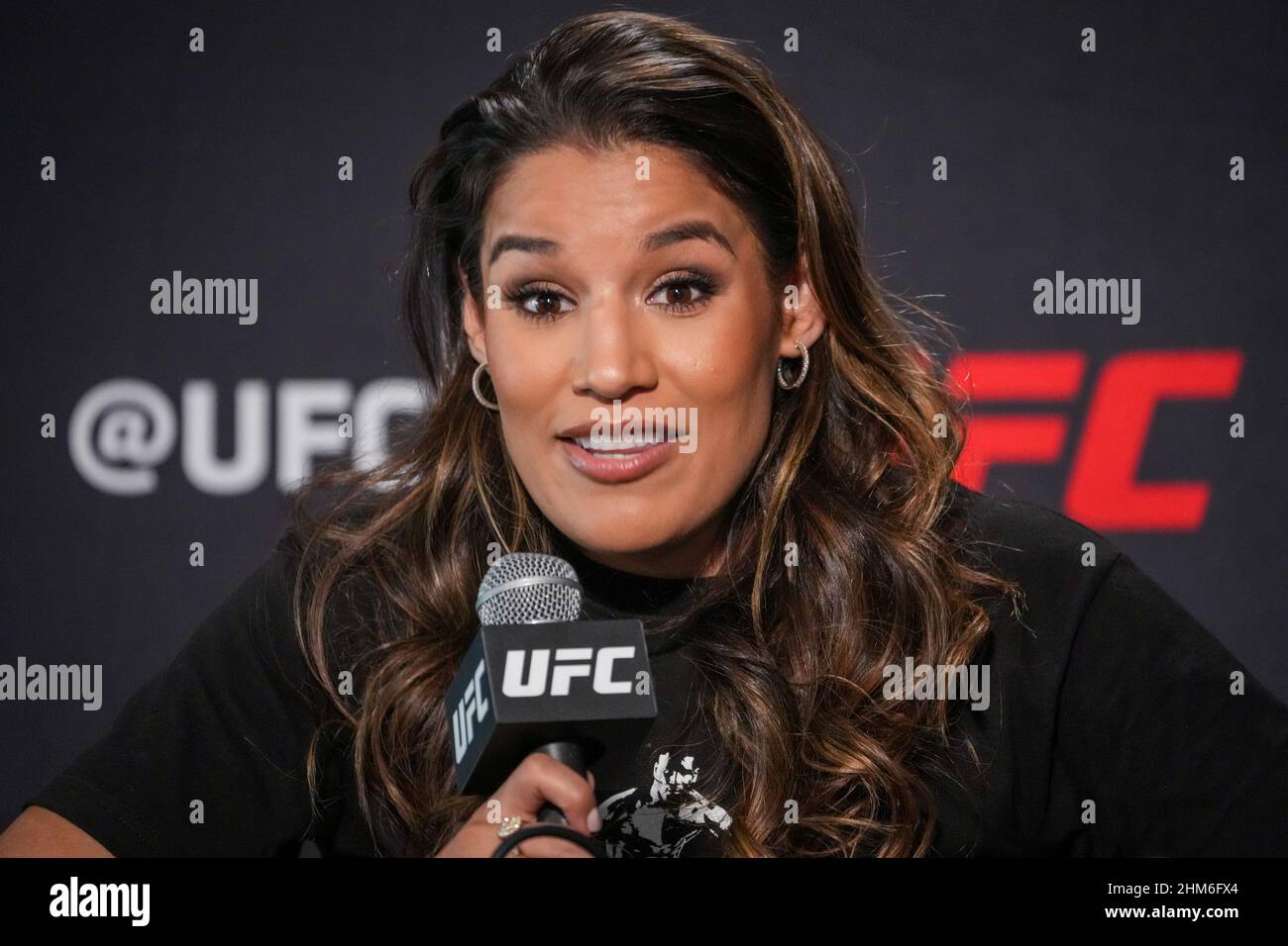 LAS VEGAS, NV - FEBBRAIO 7: Julianna Peña incontra la stampa per discutere la prossima stagione di TUF su ESPN+ a UFC Apex per UFC - The Ultimate Fighter - Stagione 30 il 7 febbraio 2022 a Las Vegas, Stati Uniti. (Foto di Louis Grasse/PxImages) Credit: PX Images/Alamy Live News Foto Stock