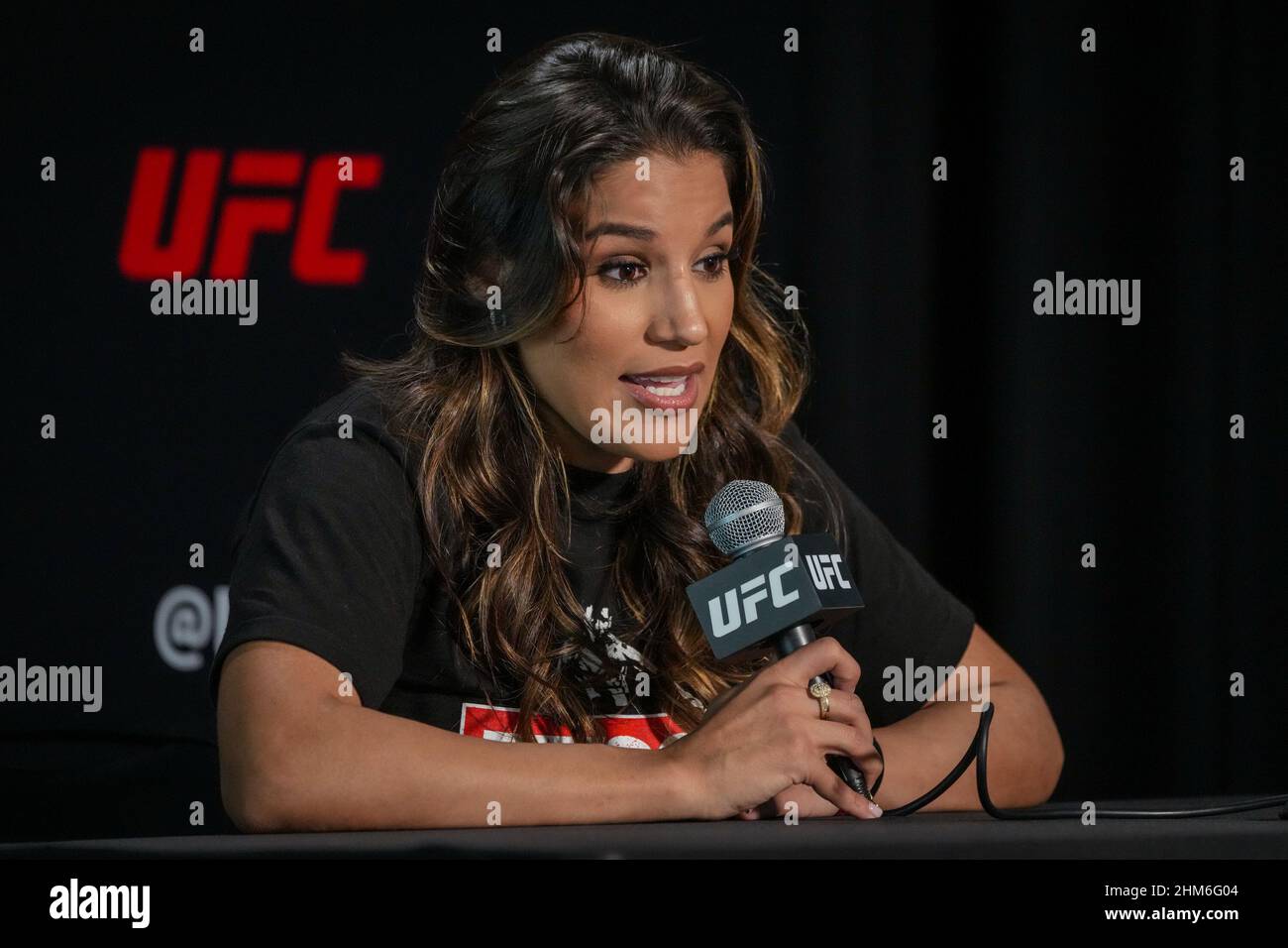 LAS VEGAS, NV - FEBBRAIO 7: Julianna Peña incontra la stampa per discutere la prossima stagione di TUF su ESPN+ a UFC Apex per UFC - The Ultimate Fighter - Stagione 30 il 7 febbraio 2022 a Las Vegas, Stati Uniti. (Foto di Louis Grasse/PxImages) Credit: PX Images/Alamy Live News Foto Stock