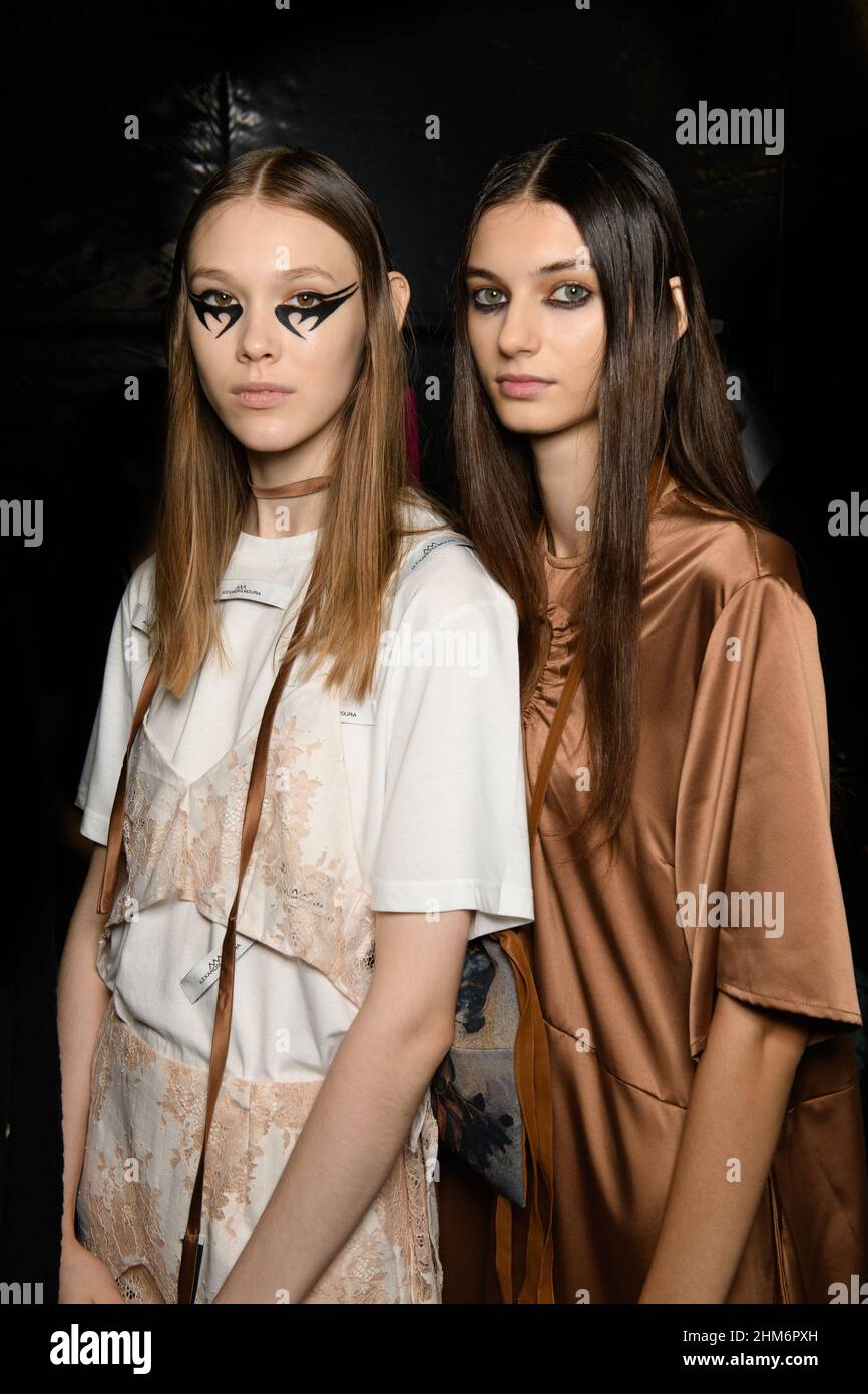 Milano, Italia. Settembre 27th 2021.Models ad Alexandra Moura Sping/Summer 2021-22 Backstage durante la settimana della moda di Milano. Foto Stock