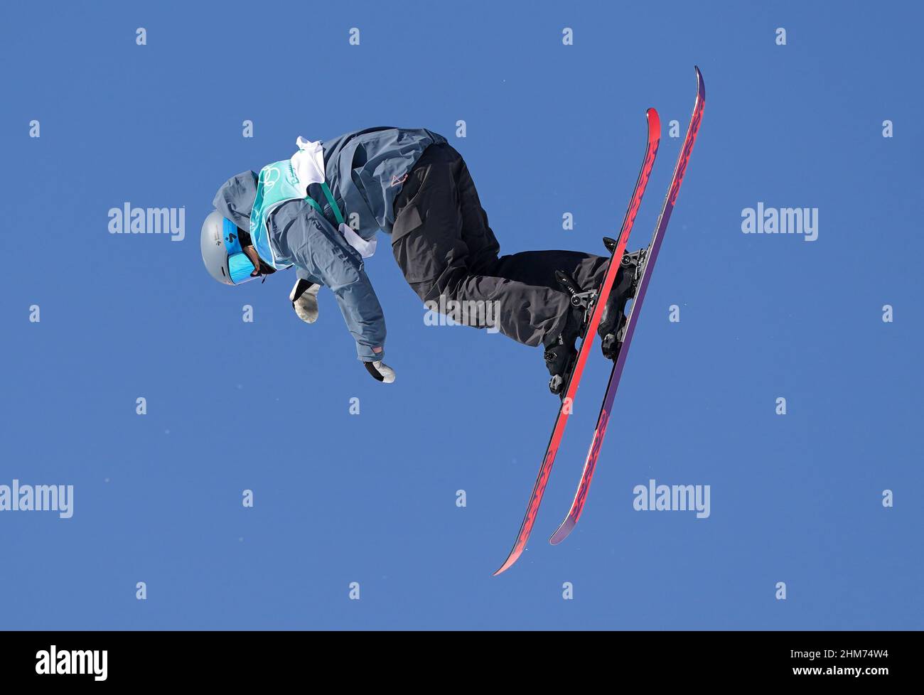 Johanne Killi in Norvegia durante la finale Femminile Freeski Big Air il quarto giorno dei Giochi Olimpici invernali di Pechino 2022 al Big Air Shougang in Cina. Data immagine: Martedì 8 febbraio 2022. Foto Stock