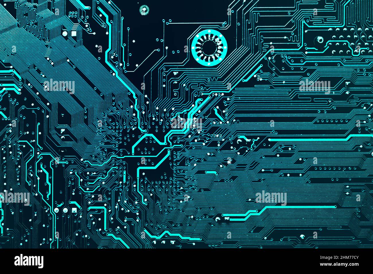 Sfondo scuro della silhouette della scheda madre per computer per la progettazione del sito IT dell'azienda. Circuito stampato. tec. Hardware computer elettronico Foto Stock