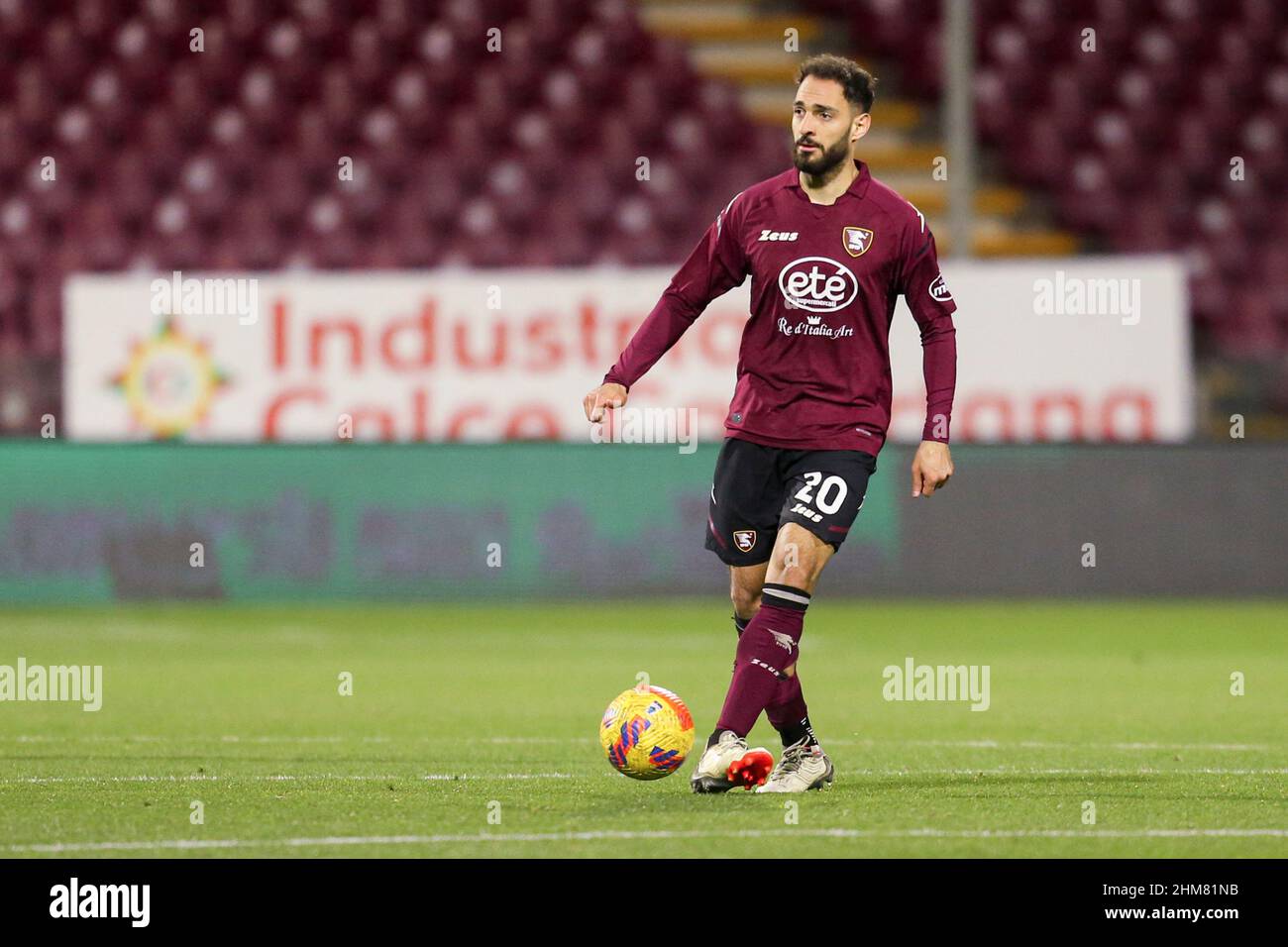 Il centrocampista cipriota di Salernitana, Grigoris Kastanos, controlla la palla durante la Serie A di calcio tra Salernitana e Spezia allo Stadio Arechi di Salerno, Italia meridionale, il 7 febbraio 2021. Foto Stock