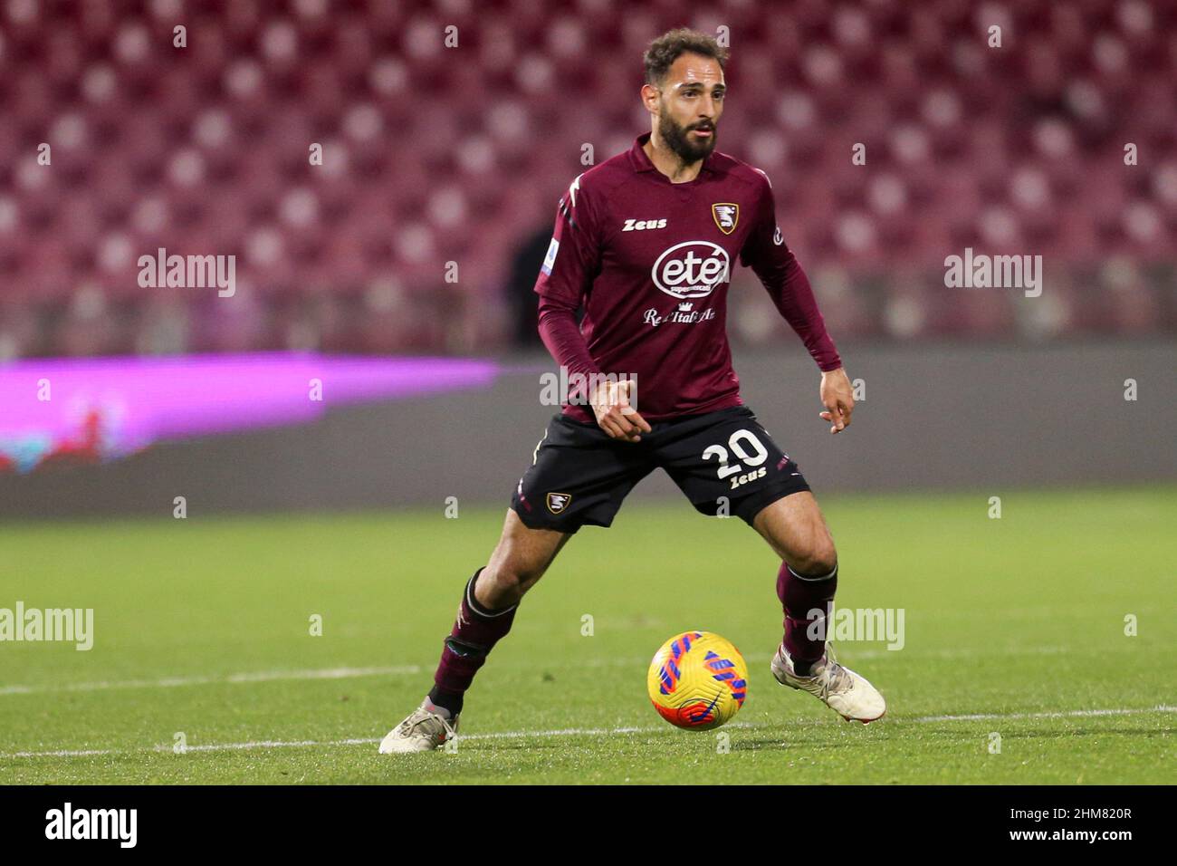 Il centrocampista cipriota di Salernitana, Grigoris Kastanos, controlla la palla durante la Serie A di calcio tra Salernitana e Spezia allo Stadio Arechi di Salerno, Italia meridionale, il 7 febbraio 2021. Foto Stock