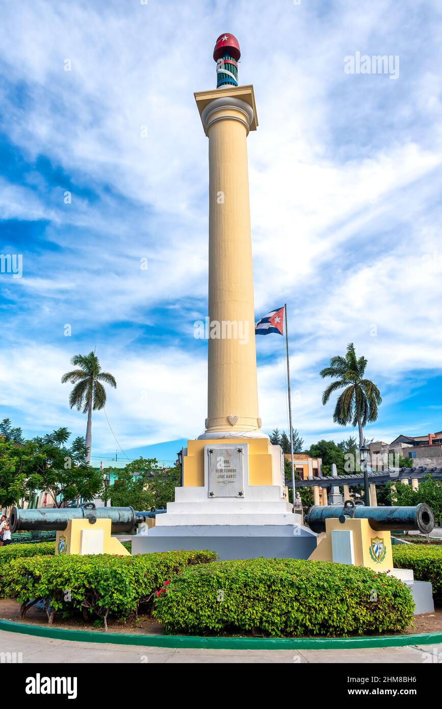 Monumento a Jose Marti in Plaza de Marte. Il pezzo è costituito da una colonna con un cappuccio frigio sulla parte superiore. La piazza pubblica è un luogo famoso Foto Stock