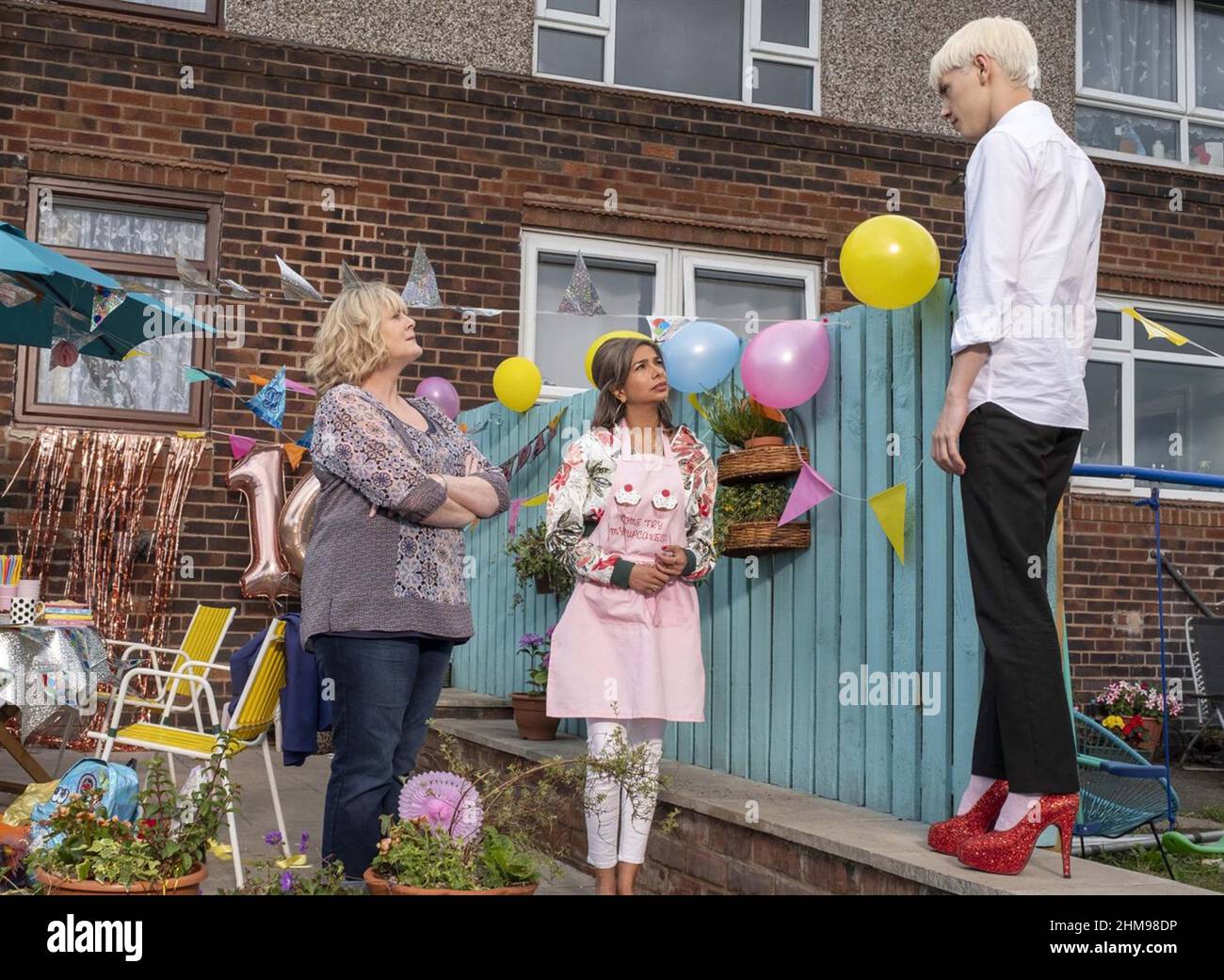 TUTTI PARLANO DI JAMIE (2021) SARAH LANCASHIRE SHOBNA GULATI MAX HARWOOD JONATHAN BUTERELL (DIR) DAN GILESPIE VENDE (DIR) TOM MACRAE (DIR) COLLEZIONE 20TH CENTURY STUDIOS/MOVIESTORE Foto Stock