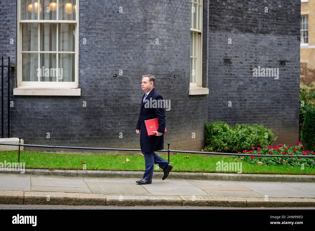 Downing Street, Londra, Regno Unito. 8th Feb 2022. Nigel Adams MP, Ministro dello Stato, Ministro senza portafoglio a Downing Street per la riunione settimanale del gabinetto. Credit: Malcolm Park/Alamy Live News Foto Stock