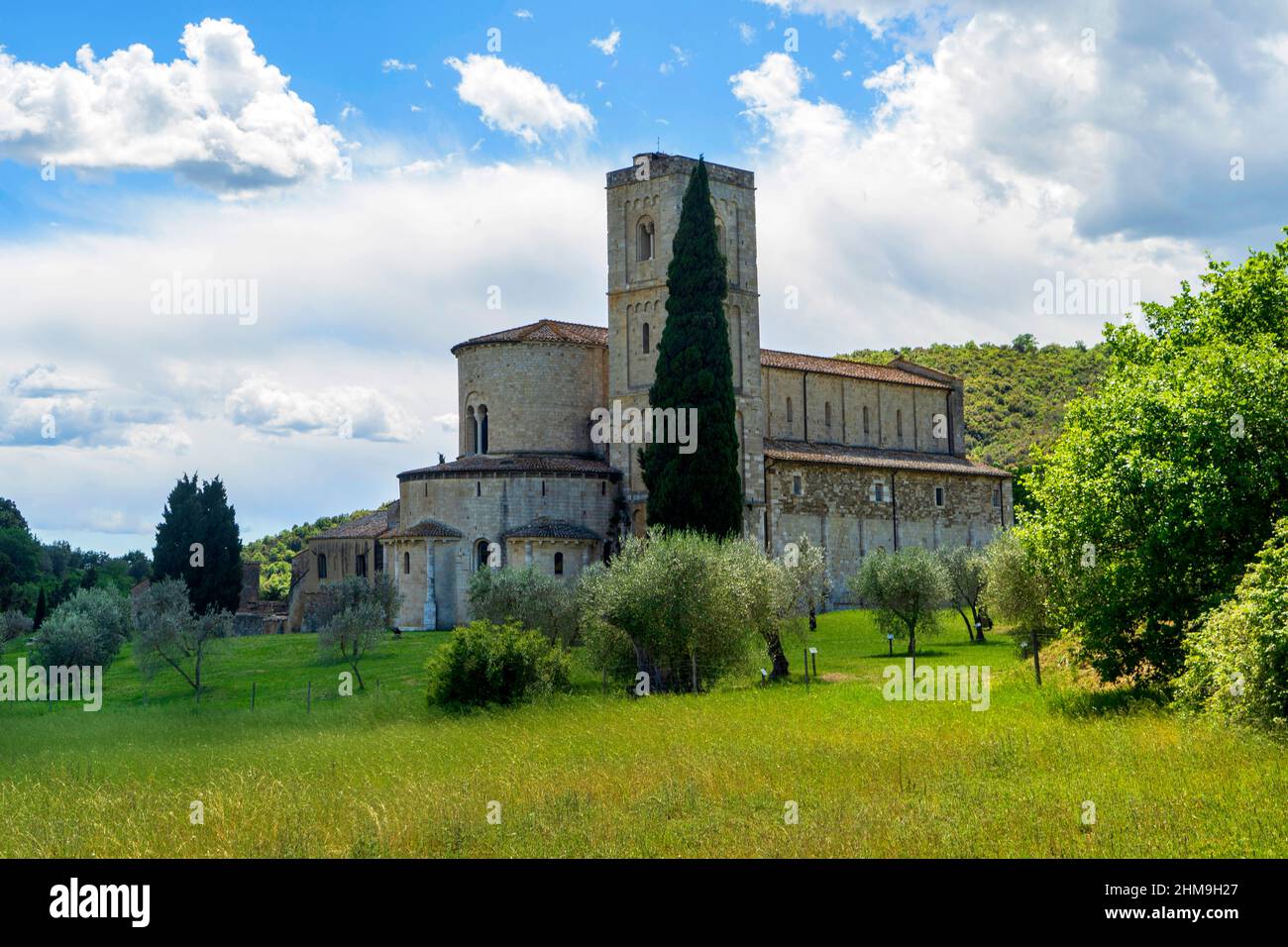 L'Abbazia di Sant'Antimo, Abbazia di Sant'Antimo, è un ex monastero benedettino situato a Castelnuovo dell'Abate, nel comune di Montalcino, Tu Foto Stock