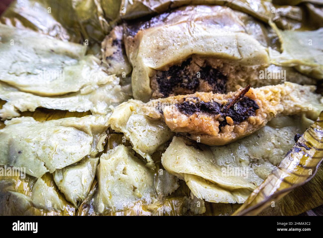 Mangiare Tamales a Oaxaca, Messico Foto Stock