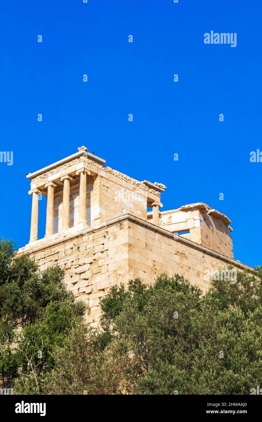 Acropoli di Atene con incredibili e belle rovine Partenone e cielo blu nella capitale greca Atene in Grecia. Foto Stock