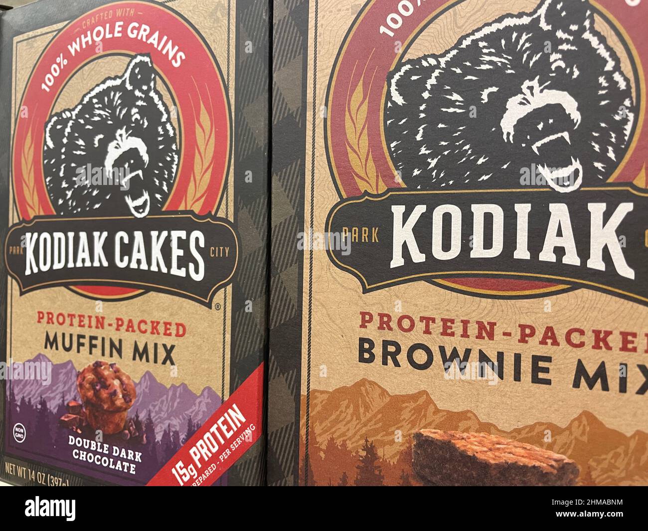 Grovetown, GA USA - 01 01 22: Dolci mescolati su uno scaffale del negozio Kodiak dolci vista laterale Foto Stock