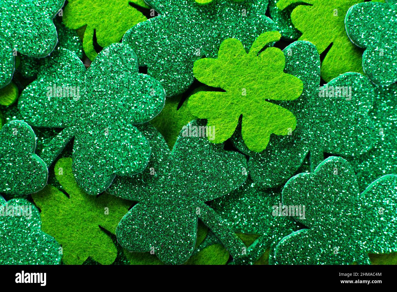 Il trifoglio fatto a mano lascia il fondo piatto della disposizione Foto Stock