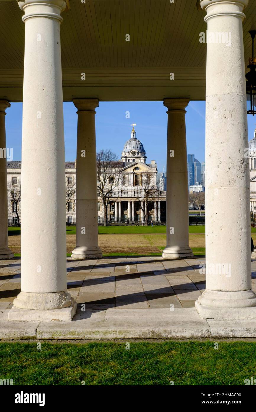 L'Old Royal Naval College ha visto dalla Queen's House, Greenwich, Londra, Regno Unito. Foto Stock