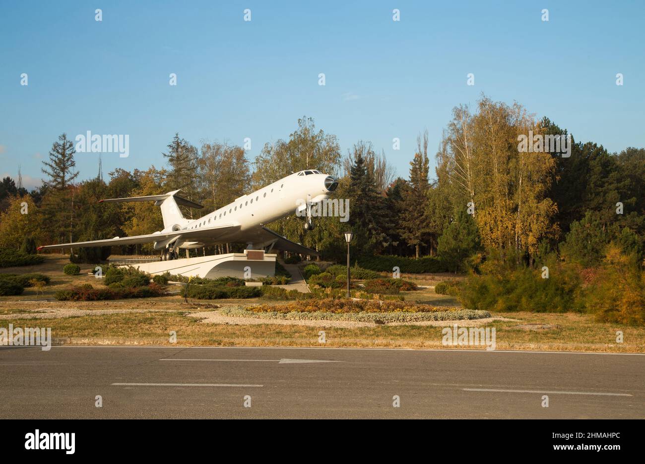 Monumento dell'aereo tu-134 all'ingresso dell'aeroporto di Chisinau Foto Stock