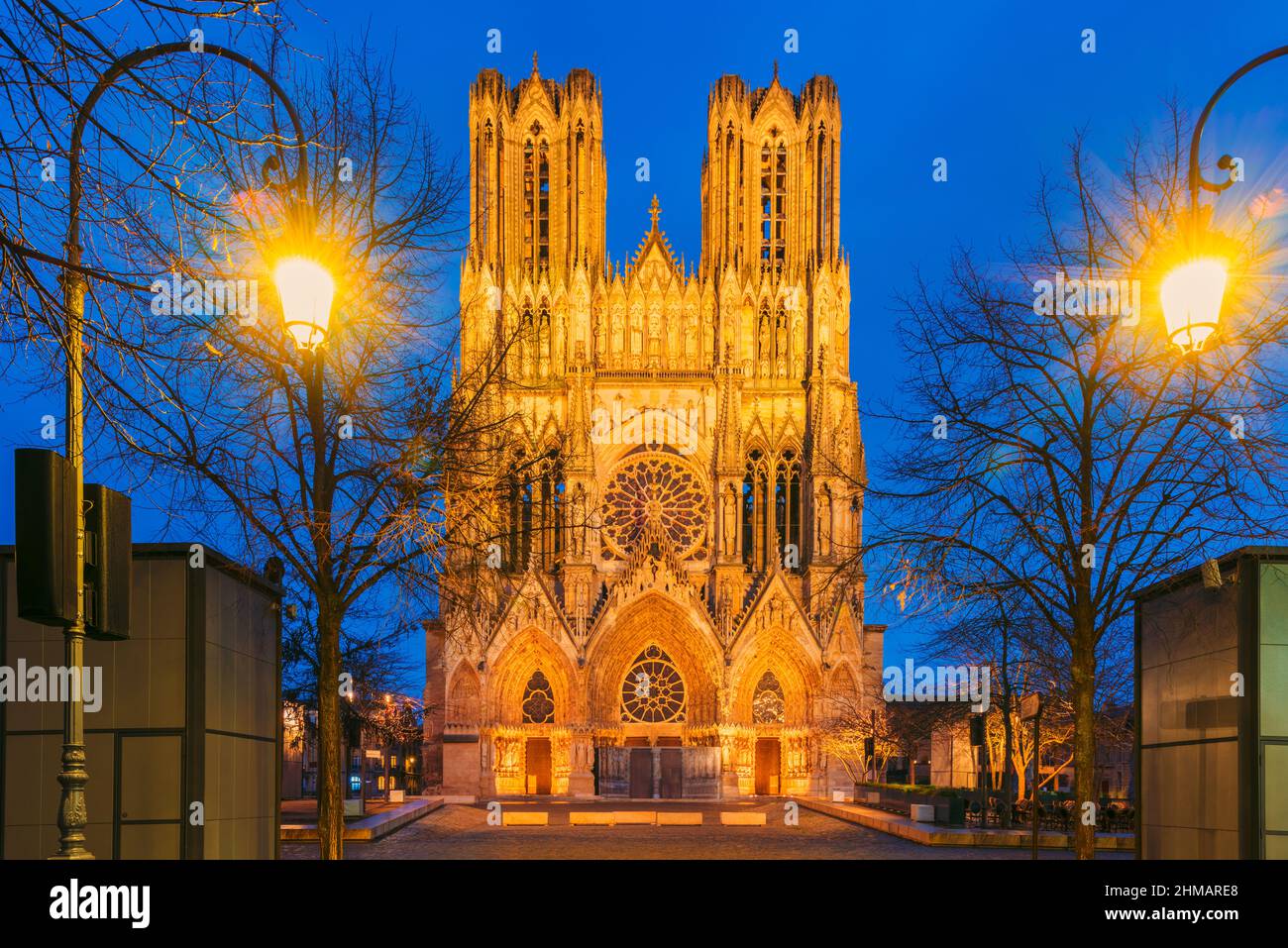 Cattedrale di Reims a Reims Francia a Dusk Foto Stock