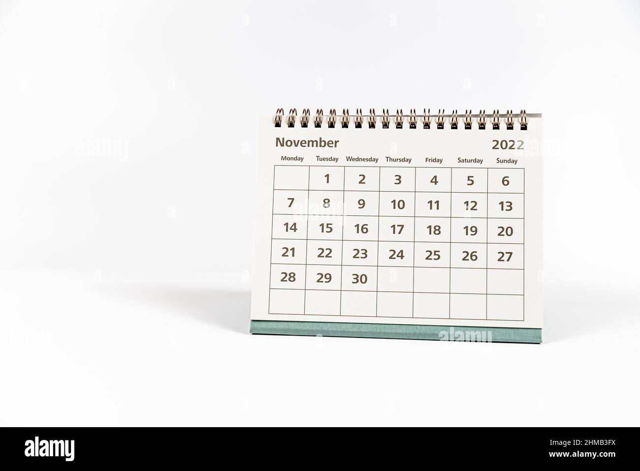 Novembre 2022 foglio di calendario mese pagina su sfondo bianco Foto Stock