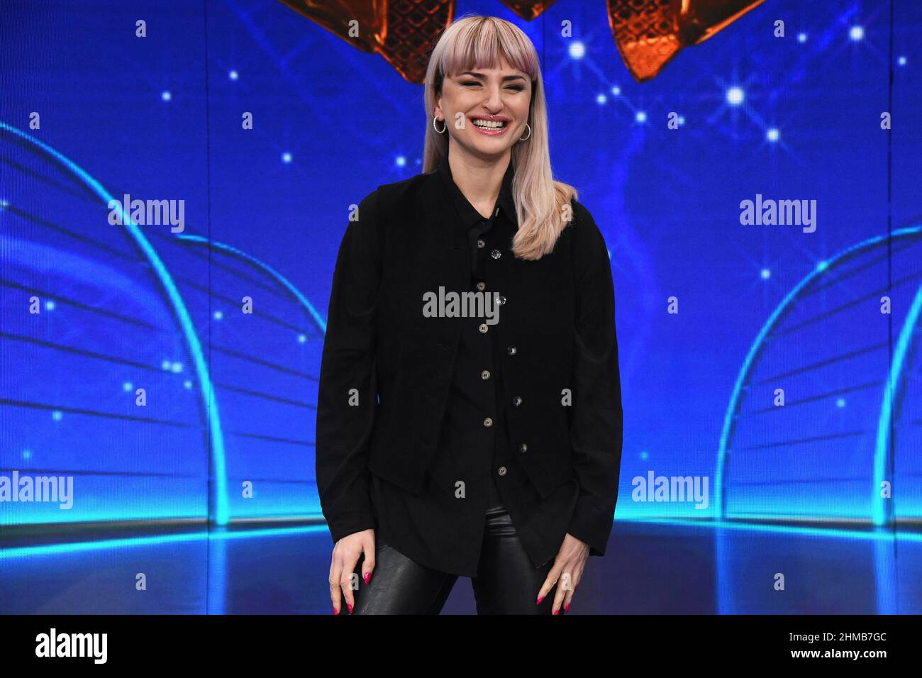 Roma, Italia. 08rd Febbraio, 2022; TV Broadcast il cantante mascherato photocall, Arisa Credit: massimo insabato/Alamy Live News Foto Stock