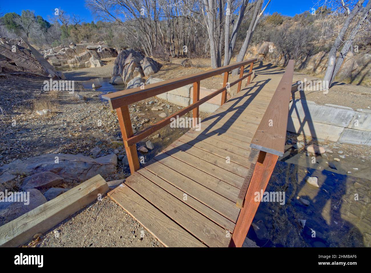 Ponte di attraversamento di Lynx Creek presso il lago Fain nella Prescott Valley, Arizona. Foto Stock