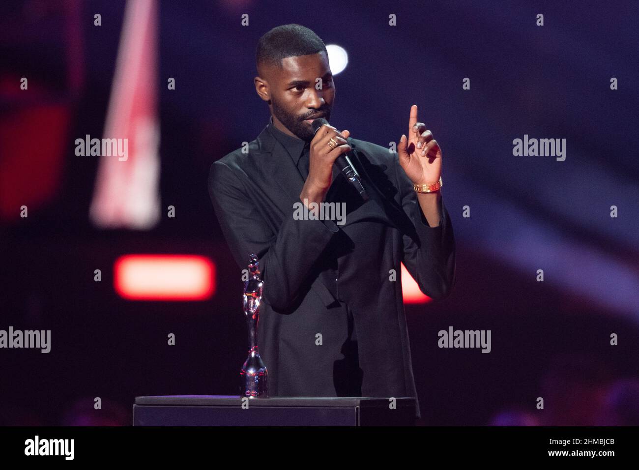 Londra, Regno Unito. 8 febbraio 2022. Dave sul palco durante i Brit Awards 2022 alla O2 Arena di Londra. Data immagine: Martedì 8 febbraio 2022. Il credito fotografico dovrebbe essere: Matt Crossick/Empics/Alamy Live News. SOLO PER USO EDITORIALE. NESSUN MERCHANDISING. Foto Stock