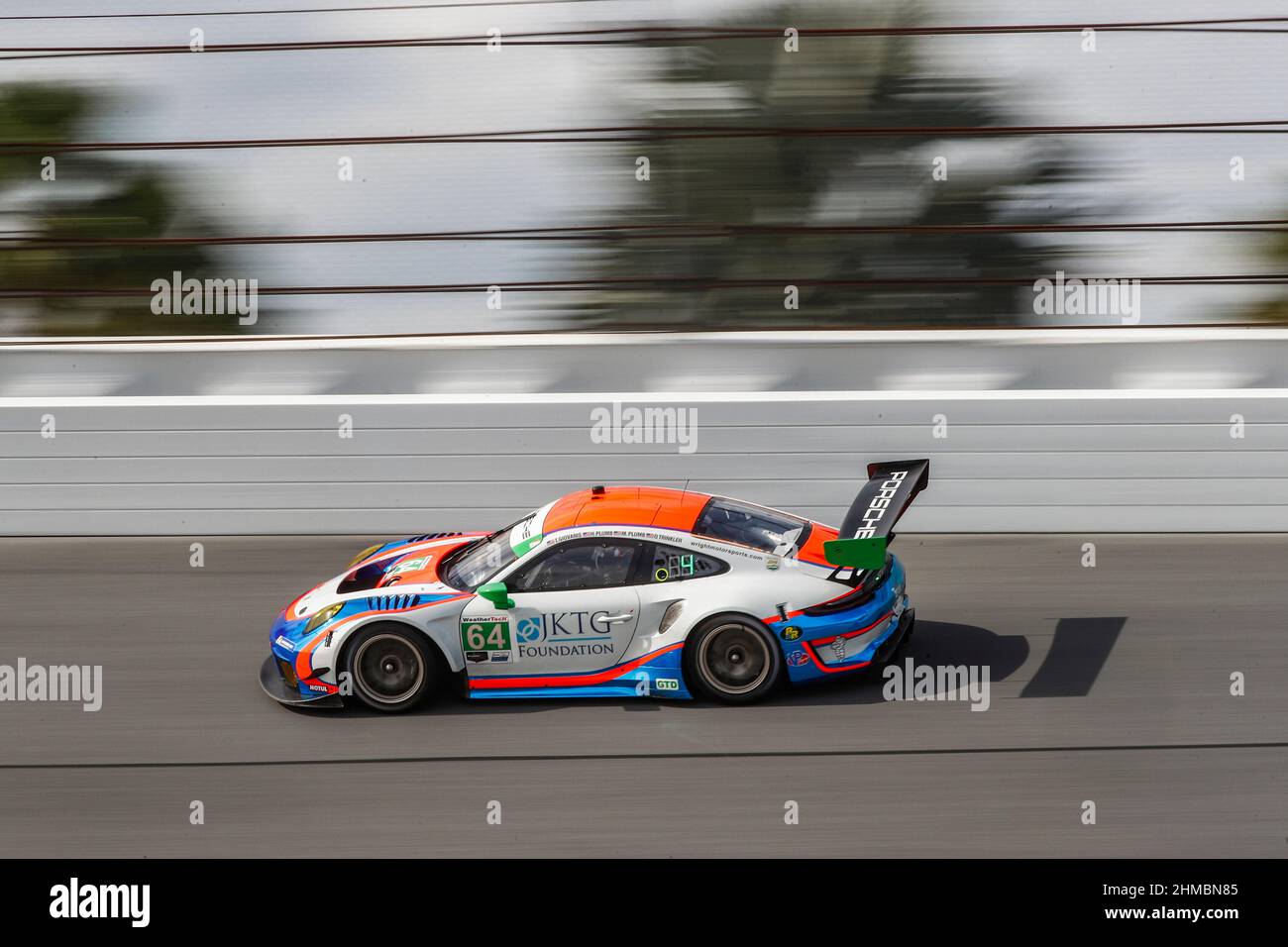 Daytona, Vereinigte Staaten. 21st Jan 2022. Porsche 911 GT3 R, Team TGM (#64), Ted Giovanis (USA), Hugh Plumb (USA), Matt Plumb (USA), Owen Trinkler (USA) Credit: dpa/Alamy Live News Foto Stock