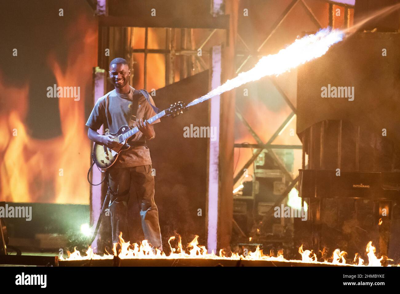 Londra, Regno Unito. 8 febbraio 2022. Dave sul palco durante i Brit Awards 2022 alla O2 Arena di Londra. Data foto: Mercoledì 9 febbraio 2022. Il credito fotografico dovrebbe essere: Matt Crossick/Empics/Alamy Live News. SOLO PER USO EDITORIALE. NESSUN MERCHANDISING. Foto Stock
