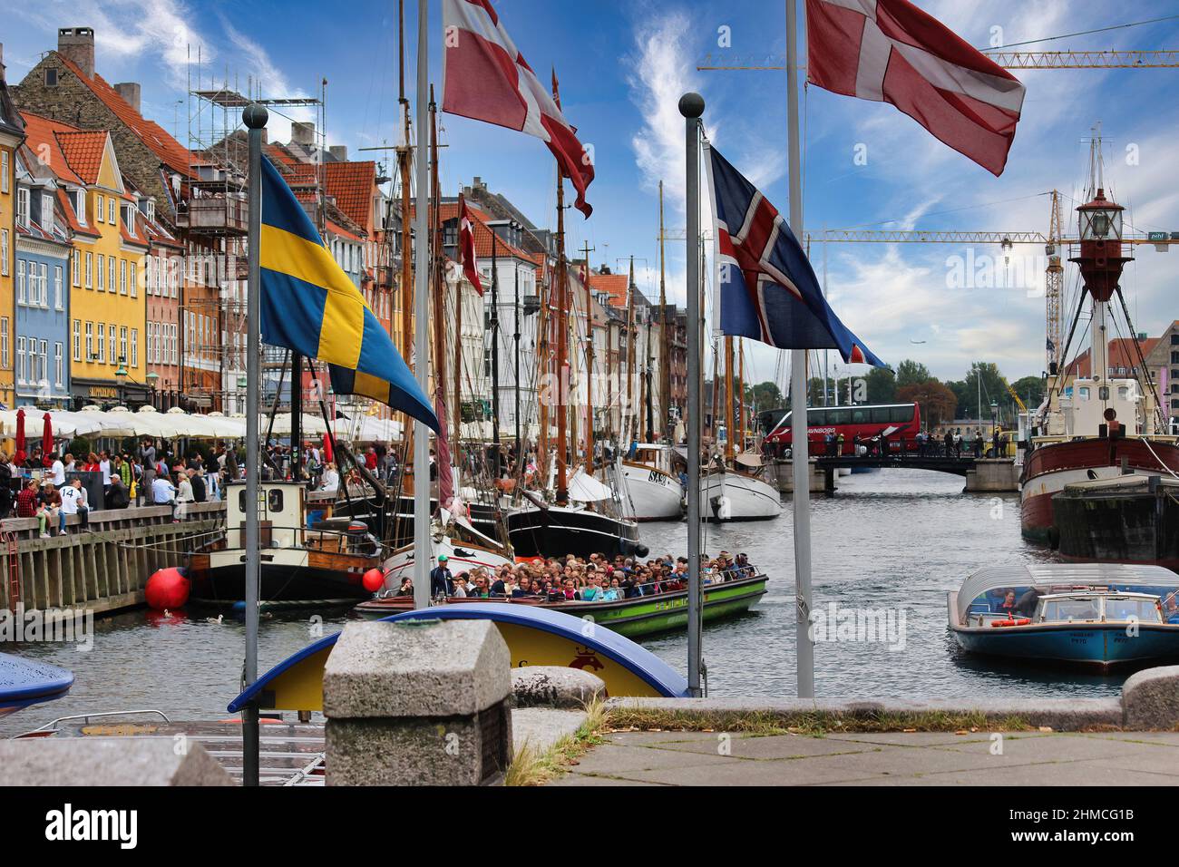 Copenhagen Nyhavn (distretto) in una soleggiata giornata estiva Foto Stock
