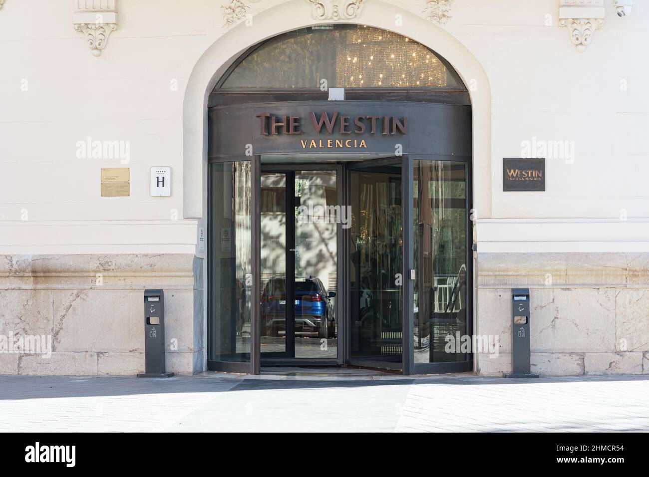 VALENCIA, SPAGNA - 02 FEBBRAIO 2022: Westin è una catena alberghiera americana di lusso di proprietà di Marriott International Foto Stock