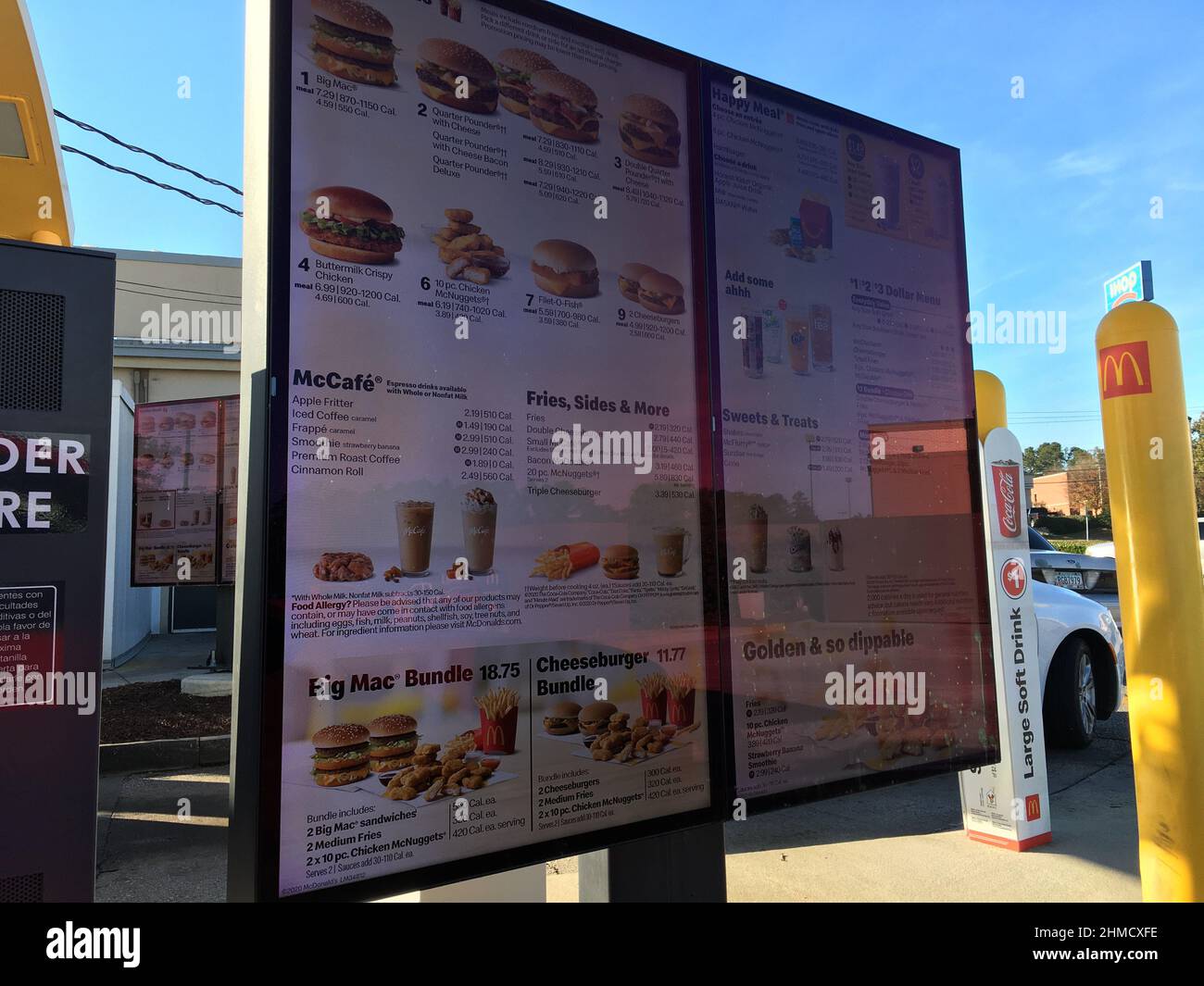 Augusta, GA USA - 12 20 20: Vista laterale del menu McDonalds Drive Thru Foto Stock