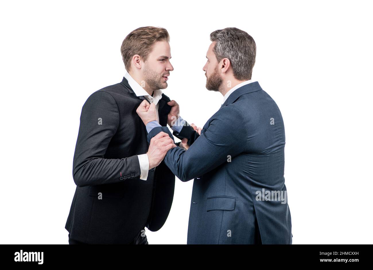 uomini d'affari che parlano e discutono di conflitto. boss e dipendenti. partner uomini discordanti. Foto Stock