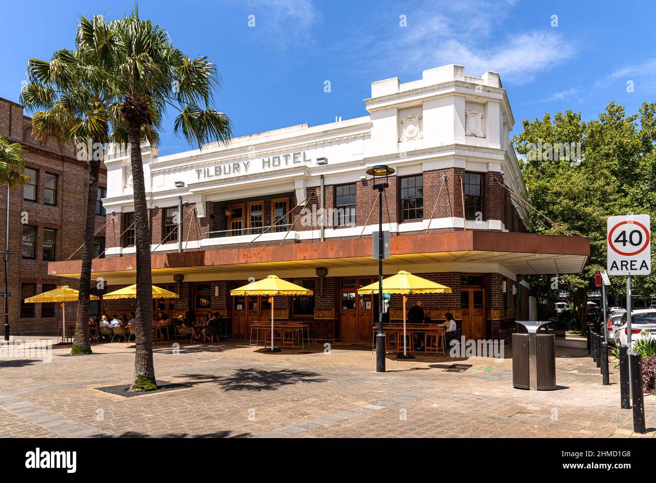 Il Tilbury Hotel a Woolloomooloo, Sydney, il sabato pomeriggio in estate Foto Stock