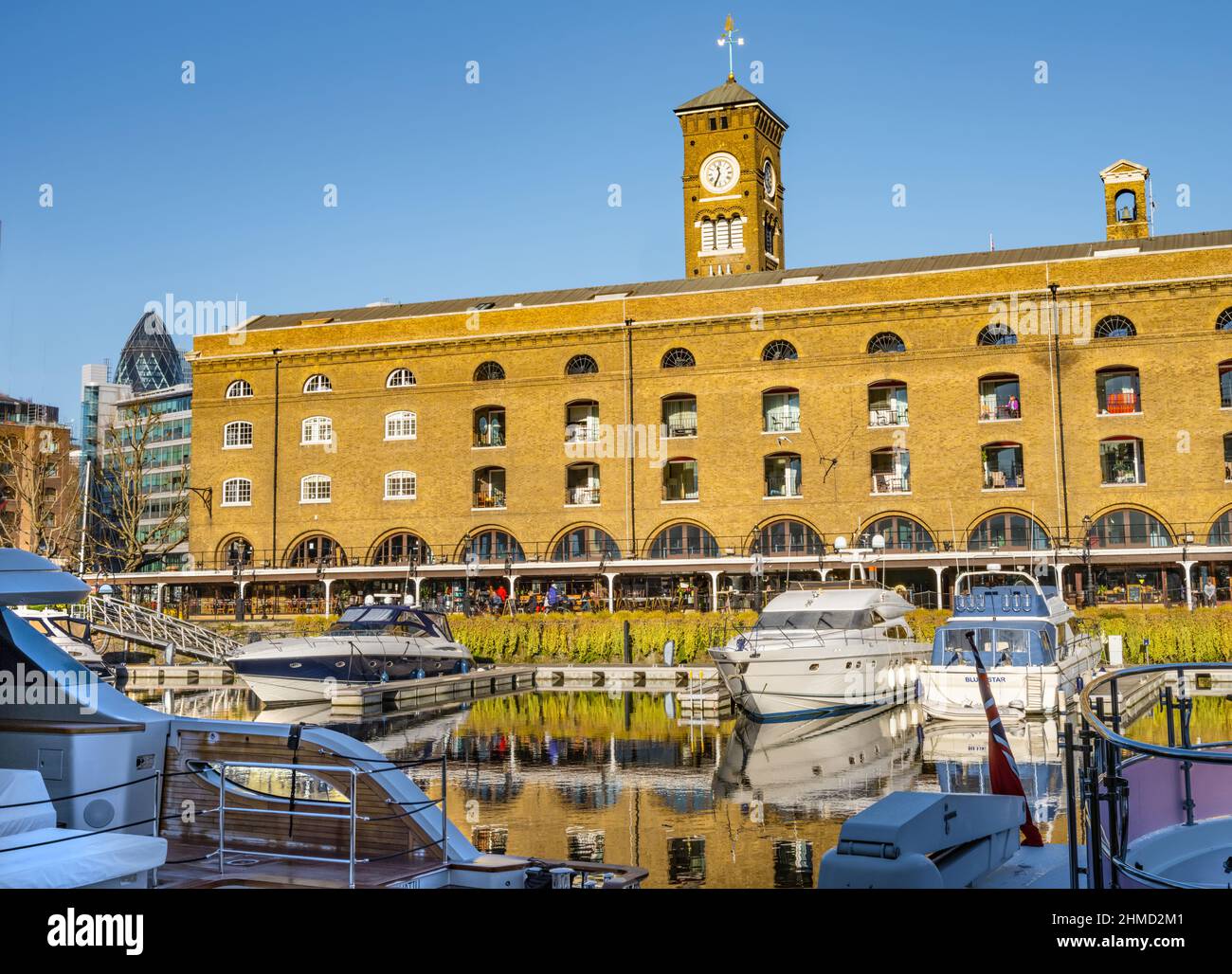 Yachts St Katherine Docks Marina, Londra. Alta risoluzione 102MP Foto Stock
