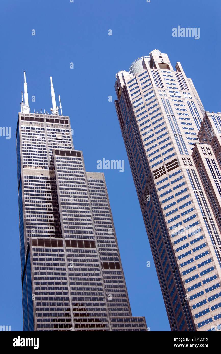 Vista della Willis Tower e 311 South Wacker Drive, presa dal fiume Chicago, Foto Stock