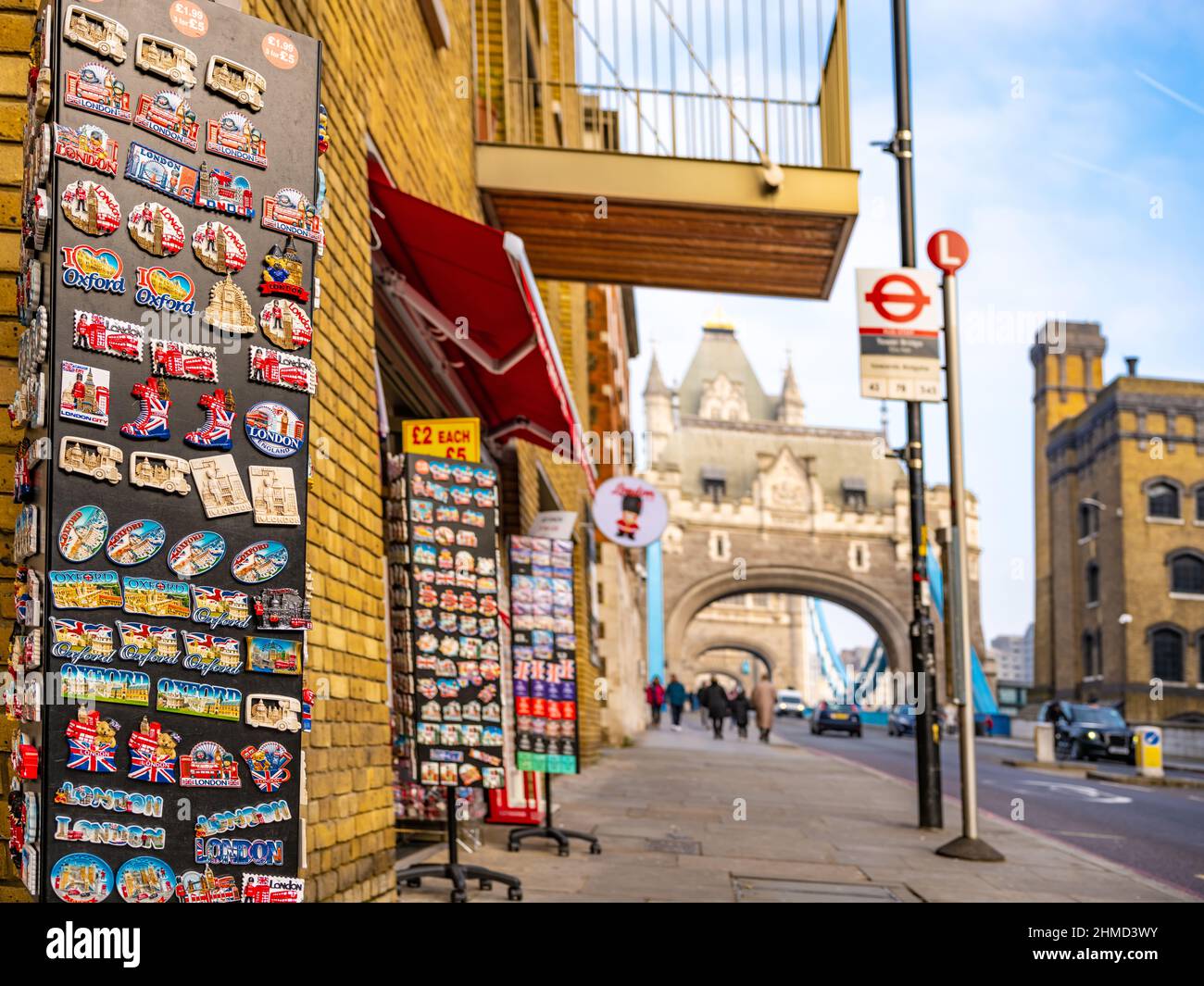 Tower Bridge; turista, magneti frigorifero,. Londra, Turismo, Foto Stock
