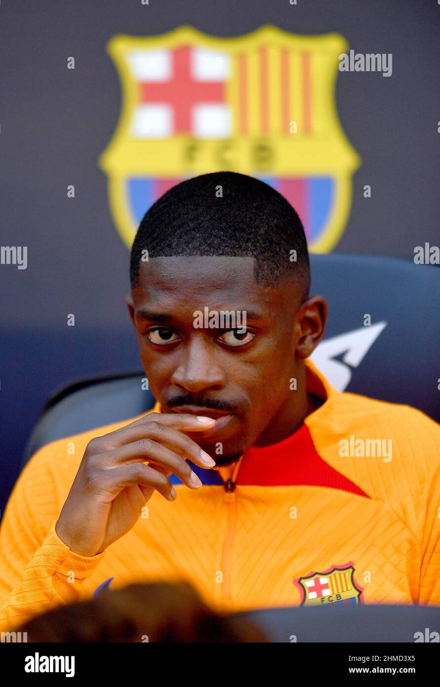 Ousmane Dembele (7) del FC Barcelona in panchina durante la ventitreesima giornata della partita de la Liga Santader tra il FC Barcelona e l'Atletico de Madrid allo stadio Camp Nou il 06 febbraio 2022 a Barcellona, Spagna. Foto Stock