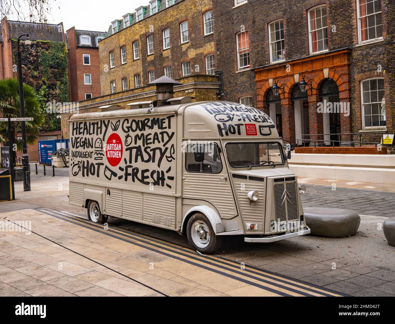 Classico van Citroen H francese. Usato come cucina artistica, serve piatti gustosi. Foto Stock