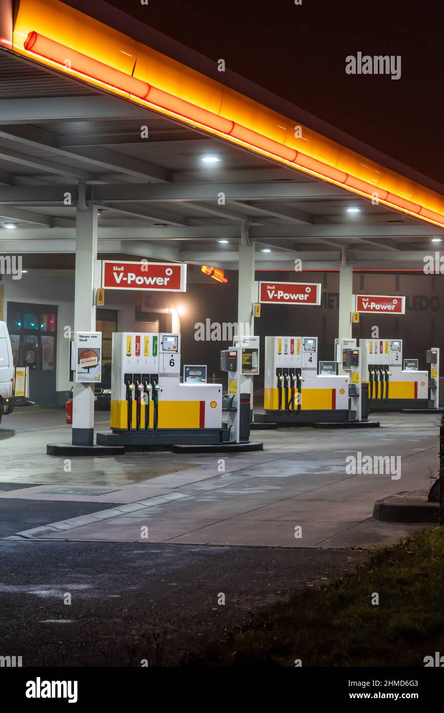 stazione di servizio shell di notte Foto Stock