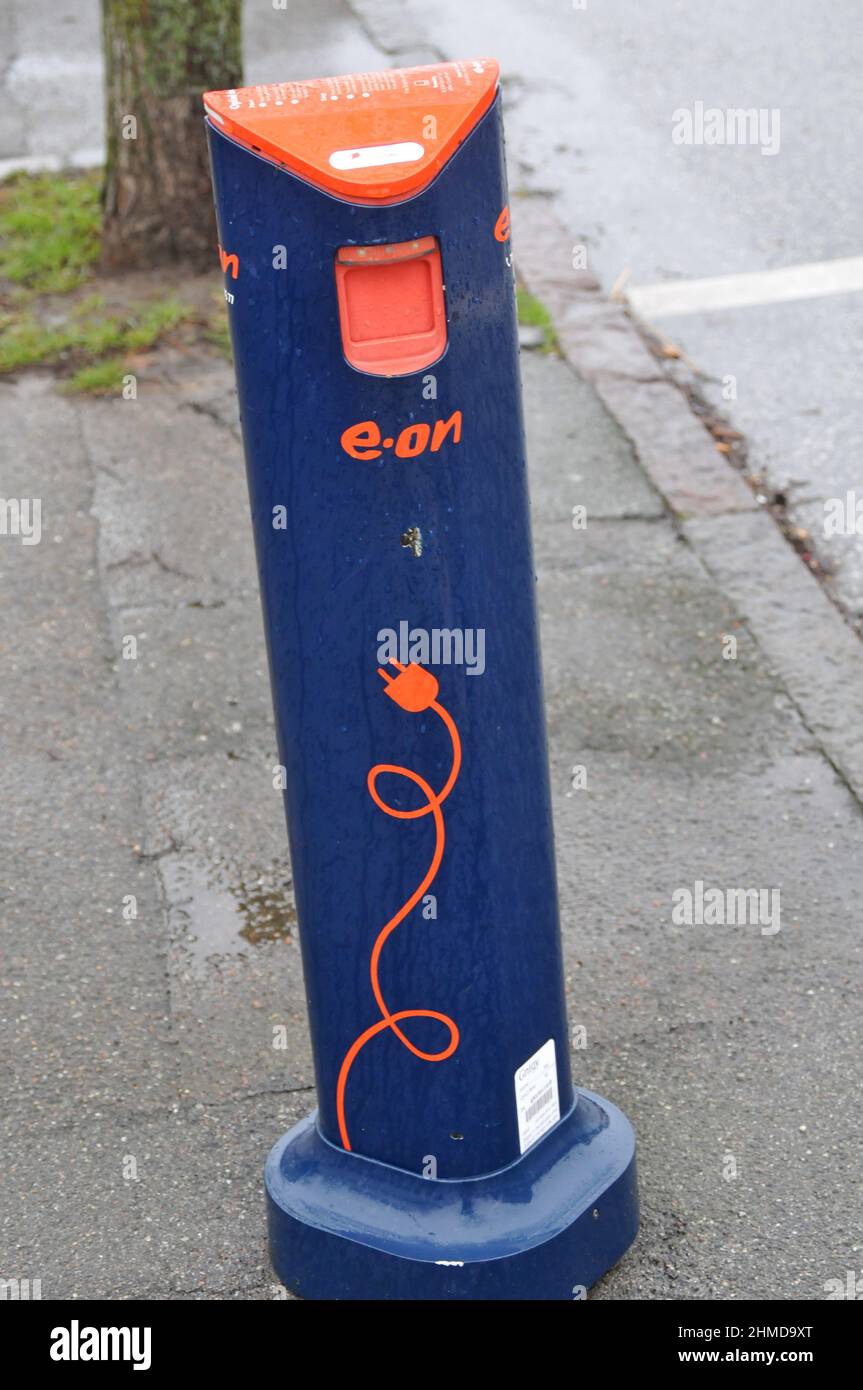 Copenaghen/Danimarca./09 Febbraio 2022/.punto di ricarica e-on per auto elettriche a Kastrup Copenhagen Danimarca (Photo..Francis Joseph Dean/Dean Pictures) Foto Stock