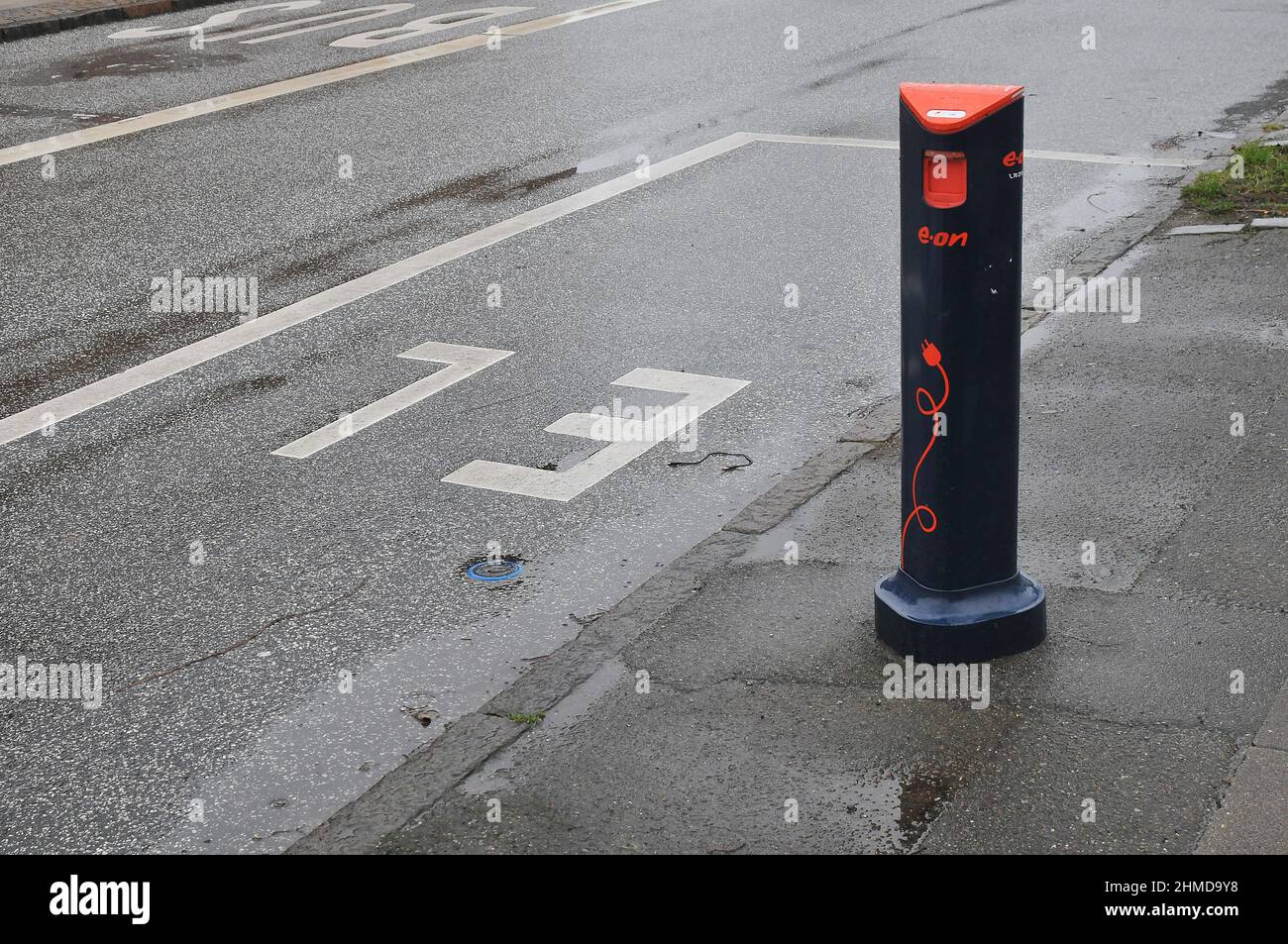 Copenaghen/Danimarca./09 Febbraio 2022/.punto di ricarica e-on per auto elettriche a Kastrup Copenhagen Danimarca (Photo..Francis Joseph Dean/Dean Pictures) Foto Stock