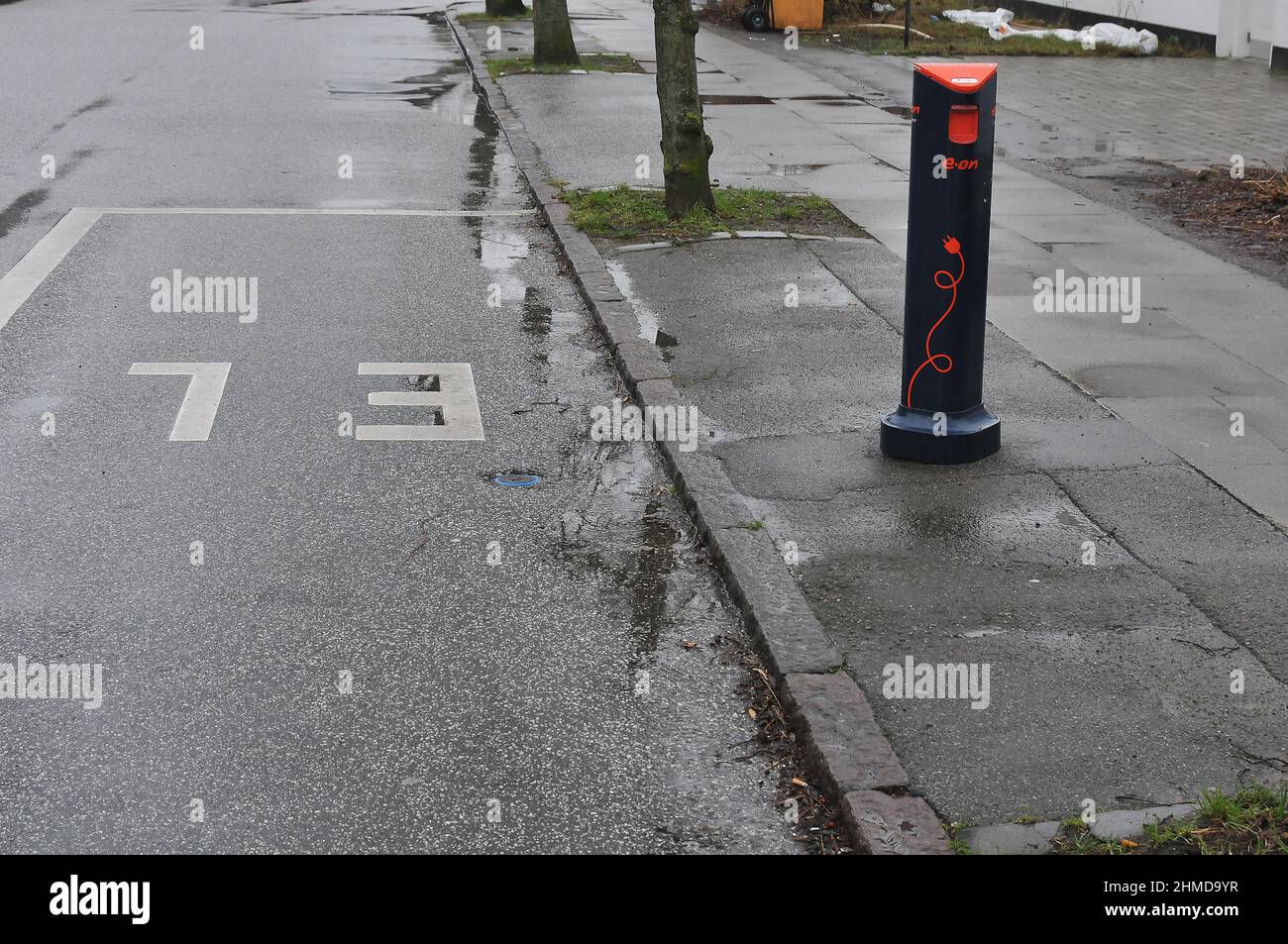 Copenaghen/Danimarca./09 Febbraio 2022/.punto di ricarica e-on per auto elettriche a Kastrup Copenhagen Danimarca (Photo..Francis Joseph Dean/Dean Pictures) Foto Stock