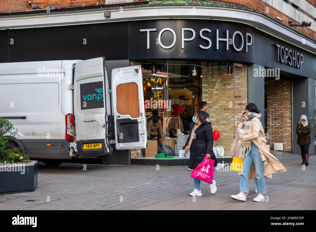 Negozi lungo Oxford Street dopo la pandemia, Londra, gennaio 2022 Foto Stock