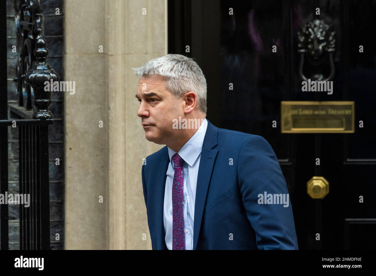 Londra, Regno Unito. 9 febbraio 2022. Stephen Barclay, recentemente nominato capo dello stato maggiore di Downing Street, lascia 10 Downing Street per le domande del primo Ministro (PMQ) alla Camera dei Comuni. Il Capo di Stato maggiore è considerato il più alto rappresentante politico presso l'Ufficio del primo Ministro. Credit: Stephen Chung / Alamy Live News Foto Stock