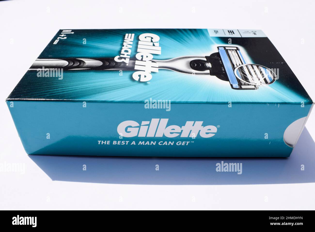 Gillette Mach 3 uomo cura personale benessere prodotto da famoso marchio popolare rasoio da rasatura Gillette in confezione normale blu scatola di colore Foto Stock