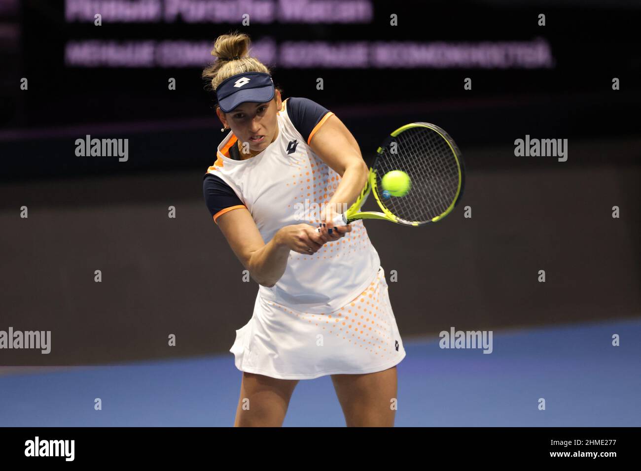 San Pietroburgo, Russia. 09th Feb 2022. Elise Mertens of Belgium gioca contro Petra Martic of Croatia durante il torneo di tennis St.Petersburg Ladies Trophy 2022.Punteggio finale: (Petra Martic 1-2 Elise Mertens). (Foto di Kashkkkovskij/Sipa USA) Credit: Sipa USA/Alamy Live News Foto Stock