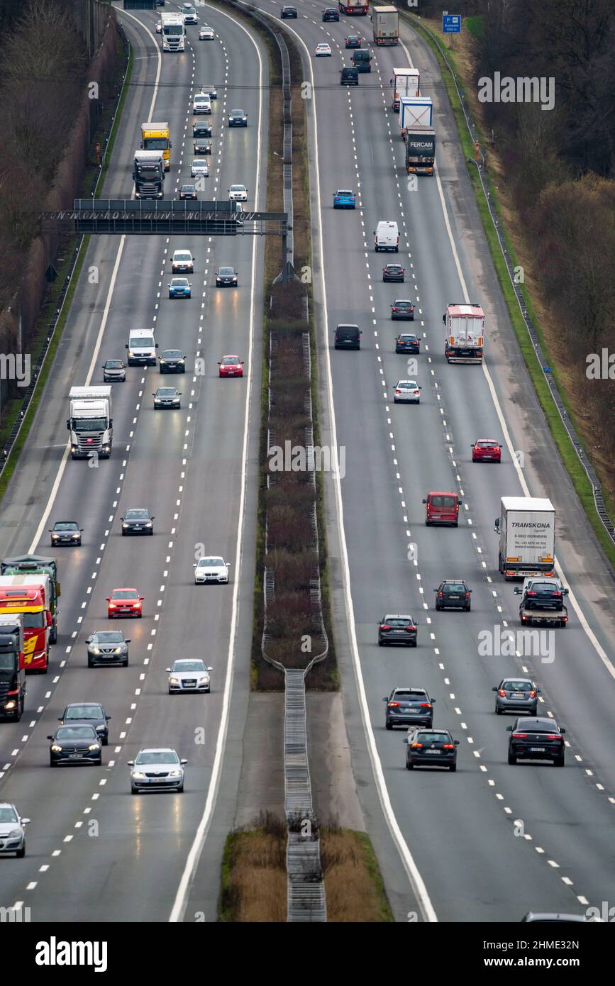 Autobahn A1, bei Gevelsberg, Blick Richtung Südwesten, normale fliessender Verkehr, LKW und PKW, 6 Spuriger Ausbau, NRW, Deutschland, autostrada A1, vicino Foto Stock