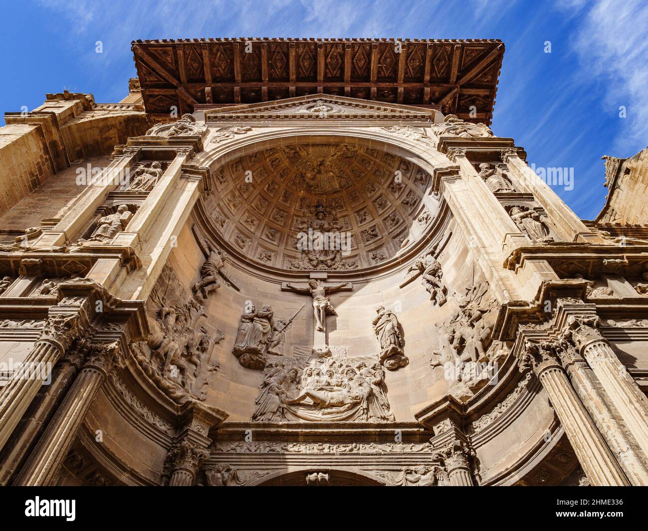 Porta rinascimentale di Iglesia de Santa María a Viana, Navarra, Spagna. Questo tempio fu costruito nel 13th secolo Foto Stock