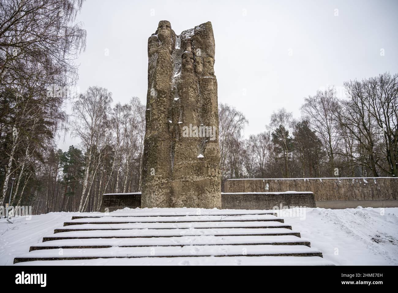 30 dicembre 2021 - Stutthof, Polonia: Un monumento commemorativo al campo di concentramento nazista di Stutthof. Si stima che tra il 62,000 - 65,000 morti tra il 1939 e il 1945 in questo campo Foto Stock