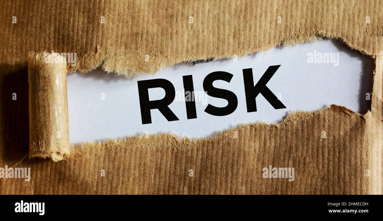 Rischio di parola sulla carta strappata - concetti commerciali e finanziari Foto Stock