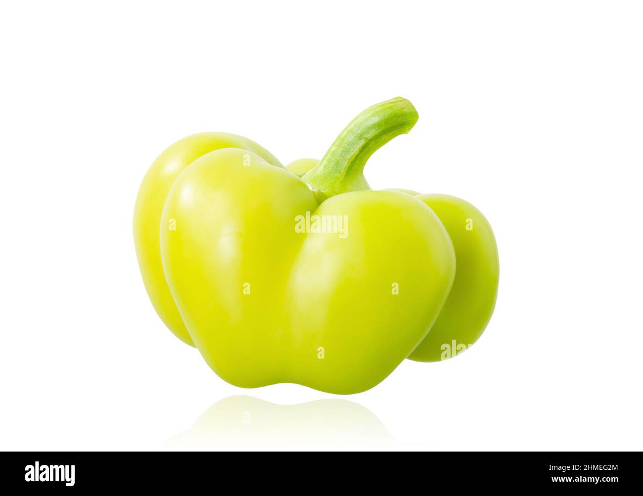 Giallo peperoni isolato su sfondo bianco Foto Stock