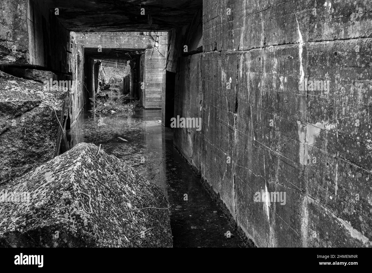 Le blockhaus allemand est une base secrete ou Hitler voulait faire monter des bombes volantes il bunker tedesco di Eperlecques è una base segreta dove Foto Stock